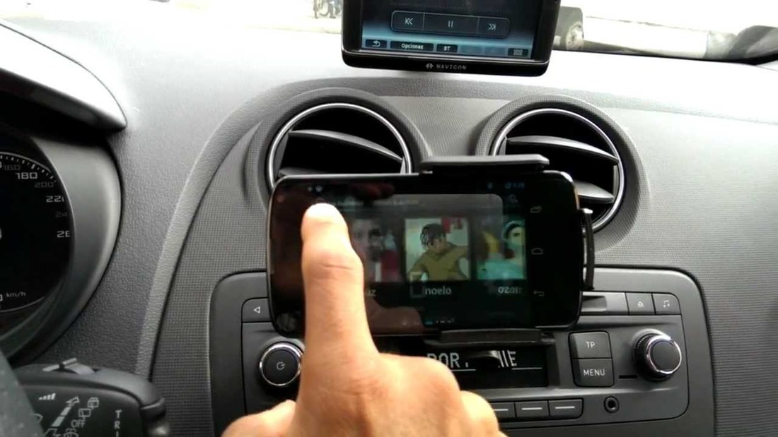 Car Dashdroid - jak łatwiej korzystać z telefonu w samochodzie