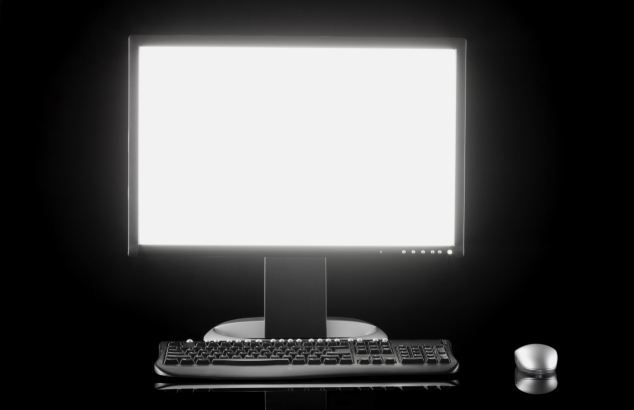 Jak sobie radzić z ostrym światłem monitora w nocy?