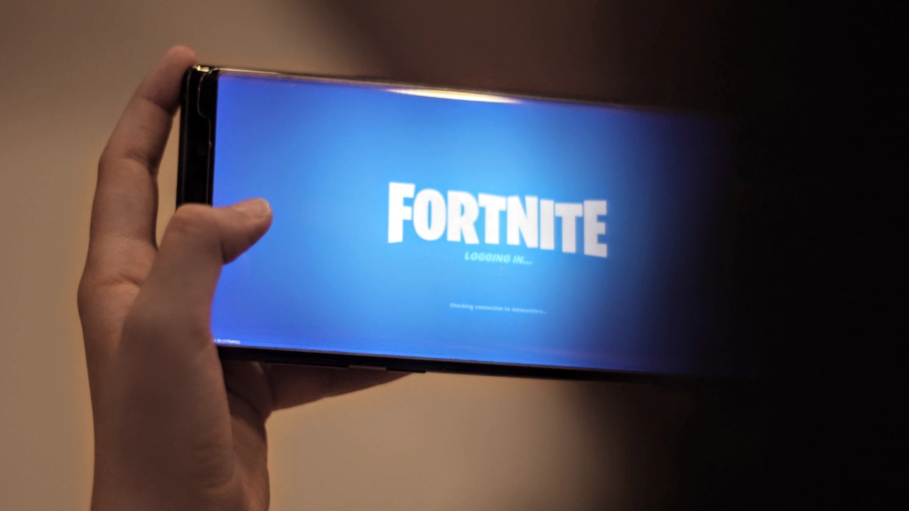 Jak zainstalować Fortnite bez Sklepu Play w Androidzie